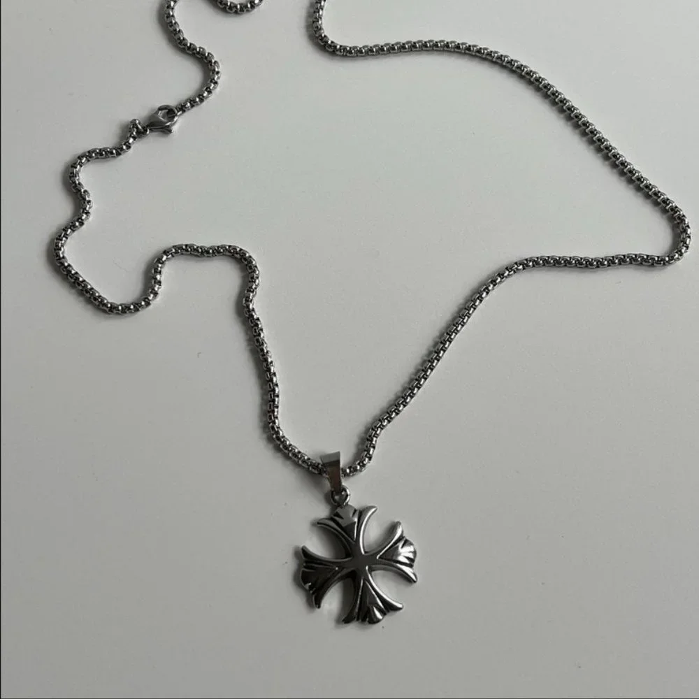 Y2K 2000s vintage heavy metal punk silver gothic cross pendant chain necklace